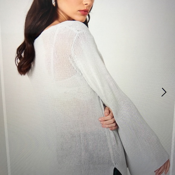 V-Neck lightweight cozy knit top - Picture 2 of 4